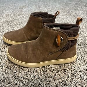 L.L. Bean Mountainside Toggle Boot - Dark Earth Brown - Women’s size 8M